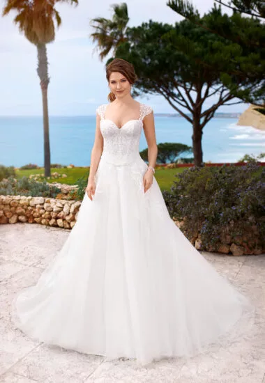 Tres Chic Brautkleid: tres-chic-2023-TC-22208-f-380x550-c