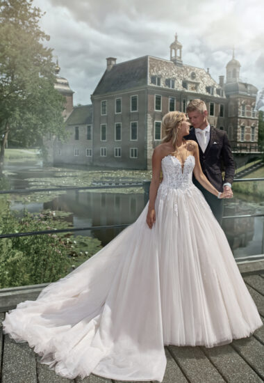 Tres Chic Brautkleid: tres-chic-2023-TC-22807-front-vertical.001-380x550-c