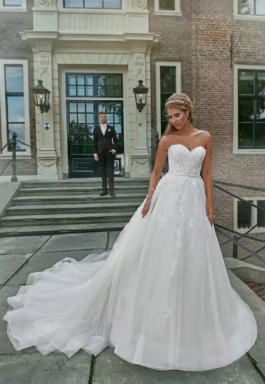 Tres Chic Brautkleid: tres-chic-2023-TC-22808-07-06-Tres-Chic-d213542-380x550-c