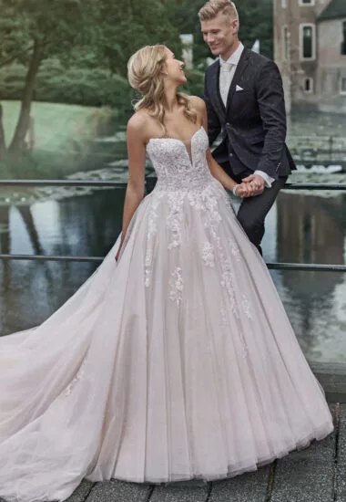 Tres Chic Brautkleid: tres-chic-2023-TC-22810-front-vertical.001-380x550-c