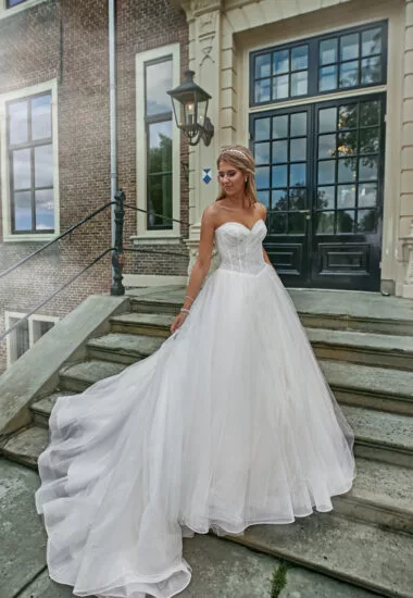 Tres Chic Brautkleid: tres-chic-2023-TC-22812-ns-07-06-Tres-Chic-d213998-380x550-c