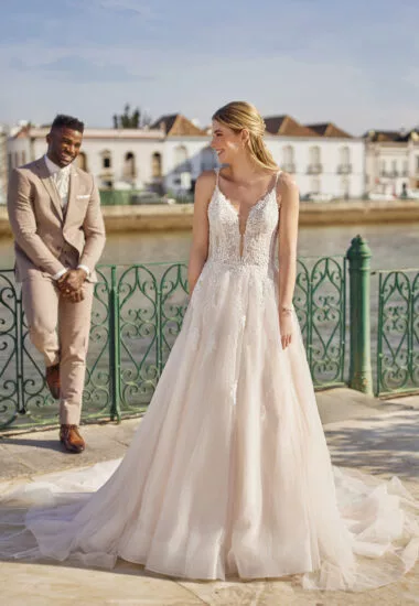 Tres Chic Brautkleid: tres-chic-2023-TC_23201_f-380x550-c