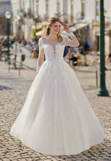 Tres Chic Brautkleid: tres-chic-2023-TC_23208_f-380x550-c