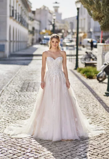 Tres Chic Brautkleid: tres-chic-2023-TC_23228_f-380x550-c