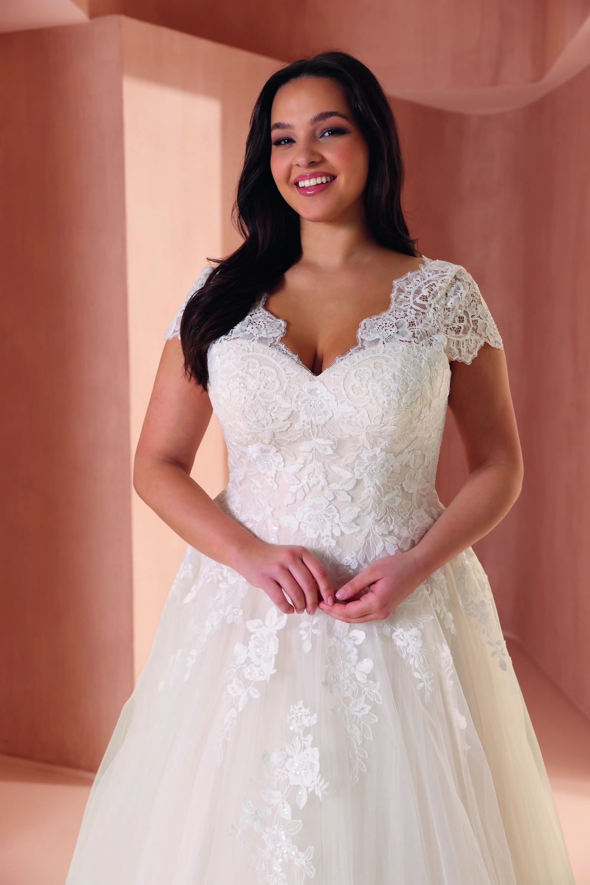 Azuree Bridal Brautkleid: Abigail-close-AzureeBridal-LS-0712