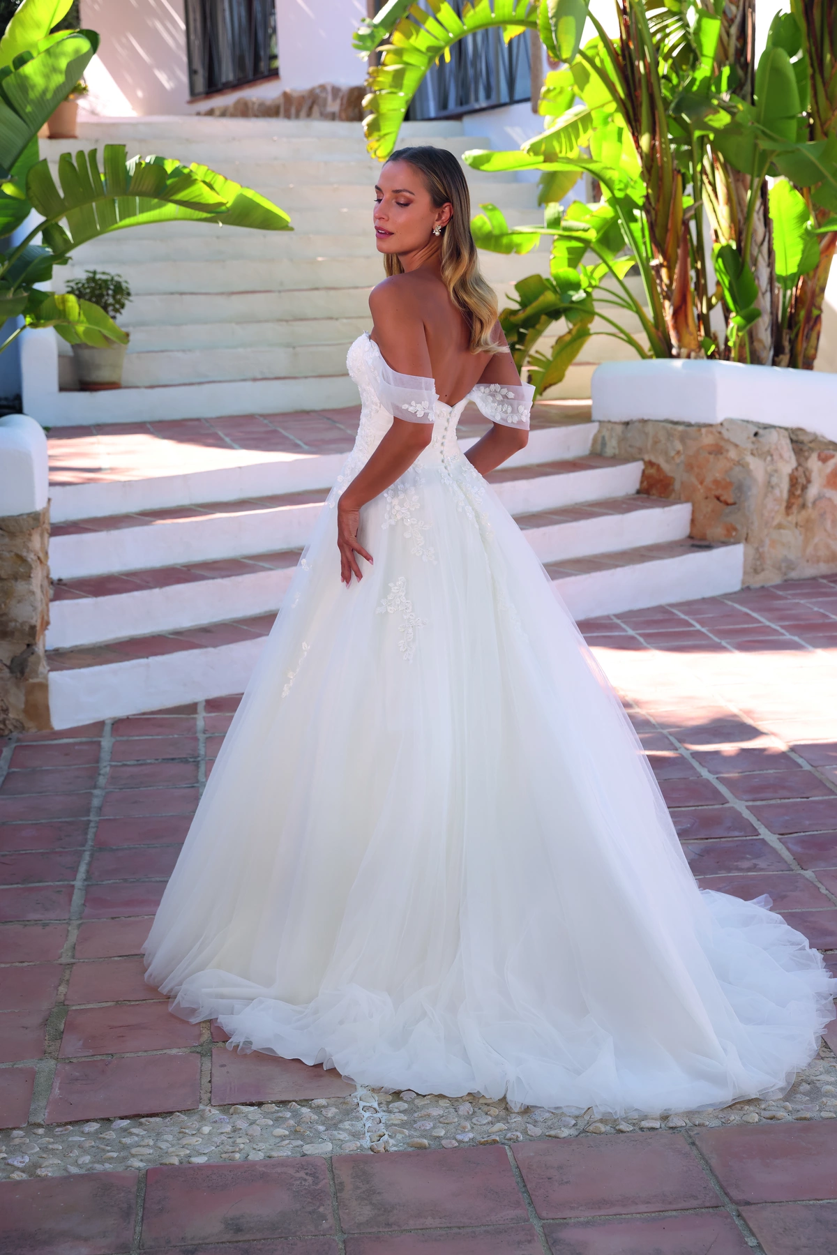 Azuree Bridal Brautkleid: Agnes-back-AzureeBridal-11419