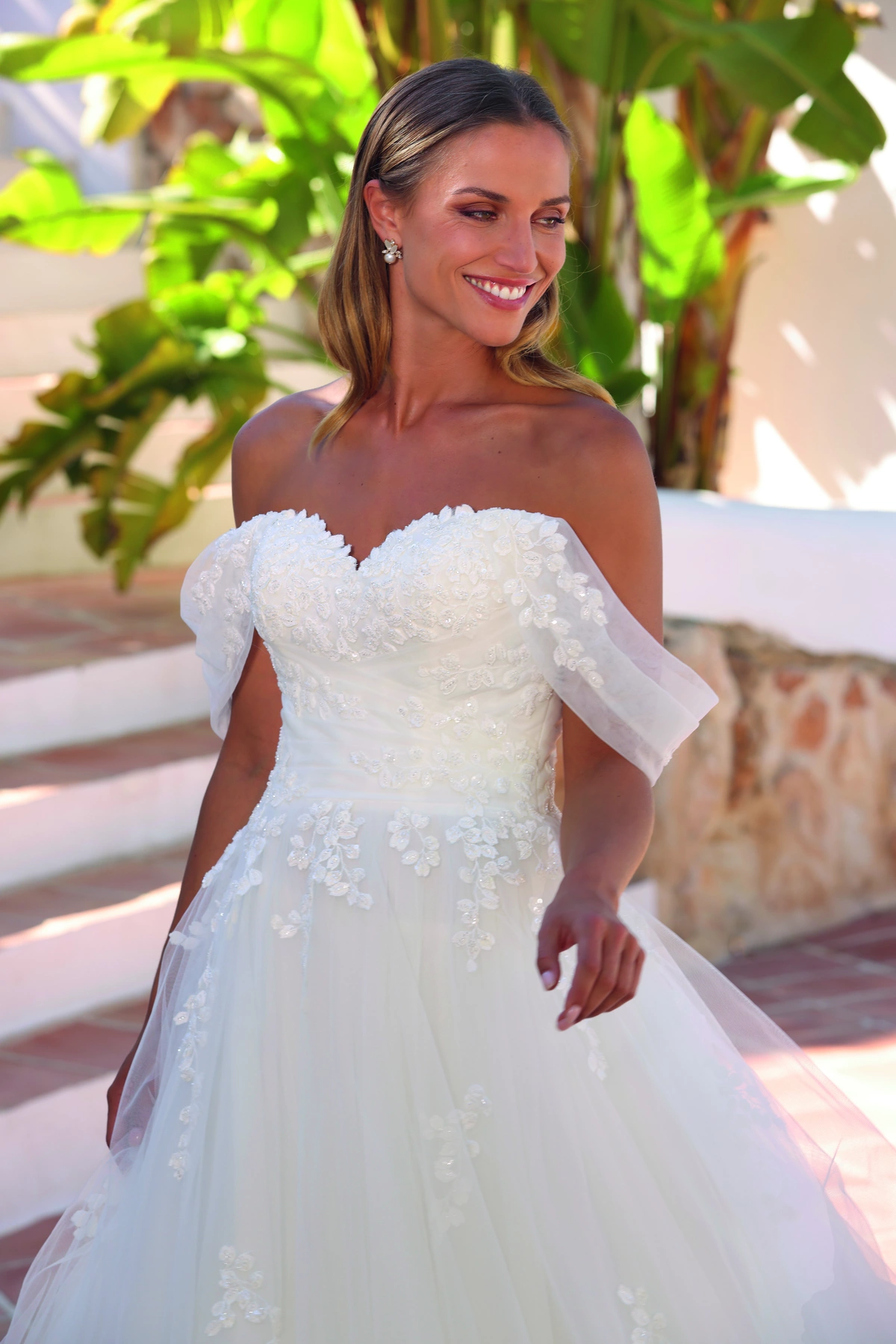 Azuree Bridal Brautkleid: Agnes-close-AzureeBridal-11130