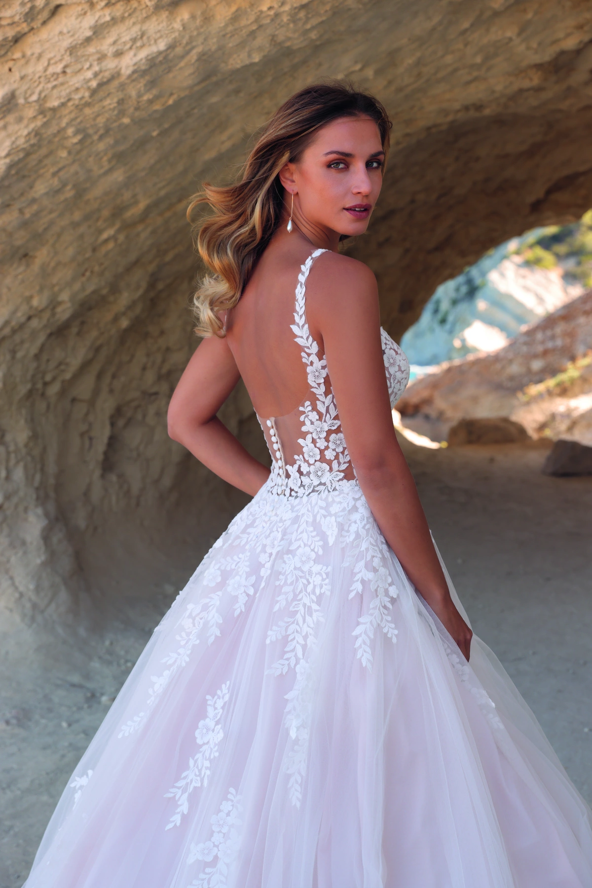 Azuree Bridal Brautkleid: Aida-back-2-AzureeBridal-06685