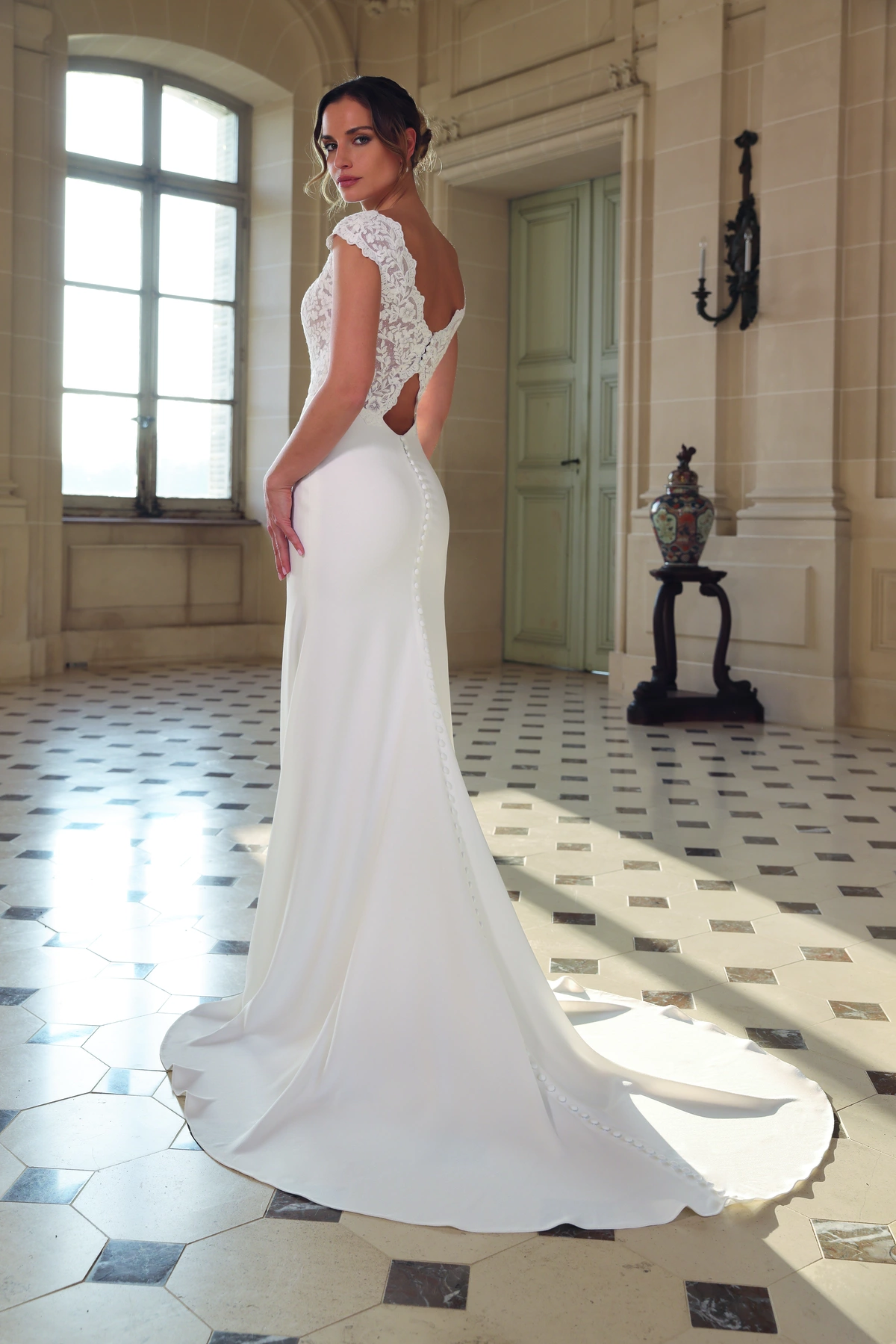 Azuree Bridal Brautkleid: Aiko-back-AzureeBridal-05902