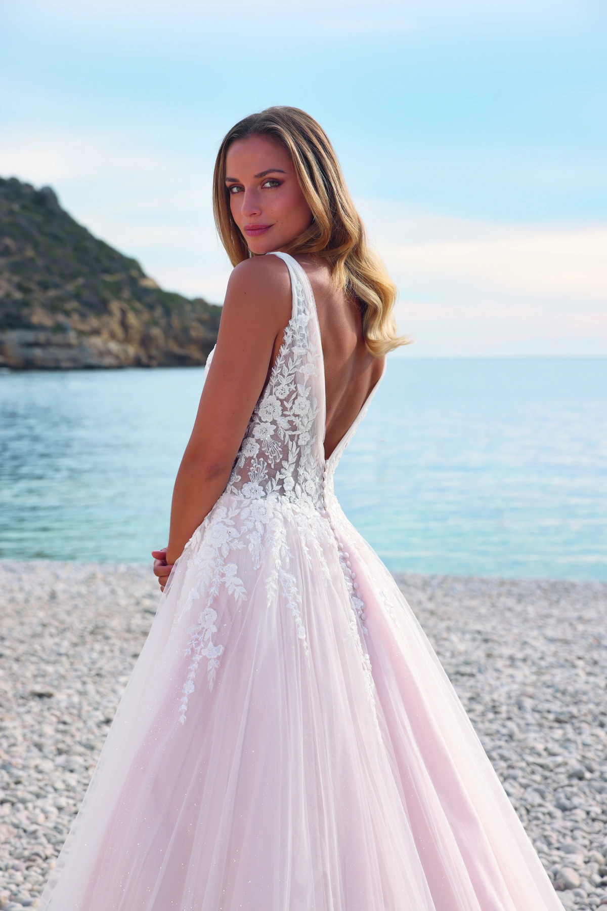 Azuree Bridal Brautkleid: Amal-back-AzureeBridal-10516