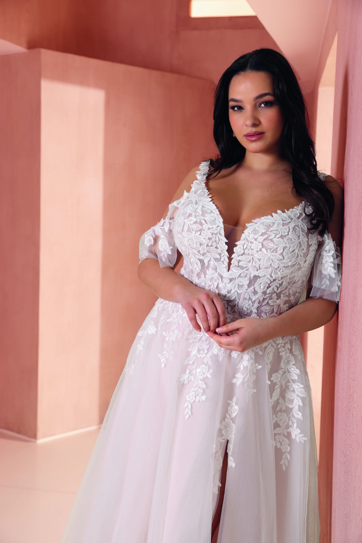 Azuree Bridal Brautkleid: Amber-close-AzureeBridal-LS-0875