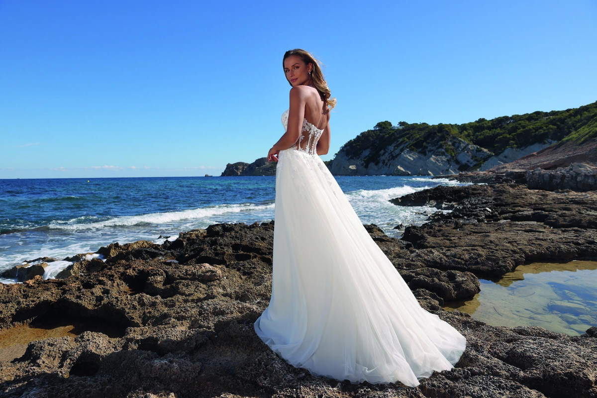 Azuree Bridal Brautkleid: Amira-back-AzureeBridal-08649