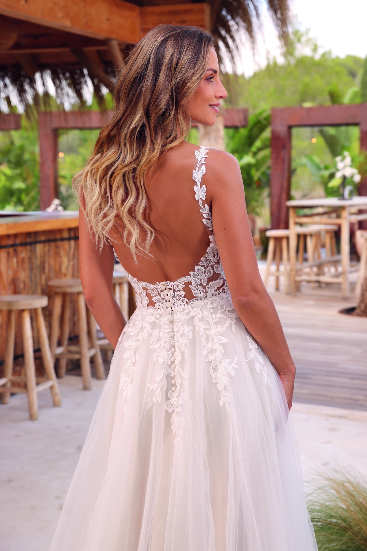 Azuree Bridal Brautkleid: Anita-back-AzureeBridal-02125