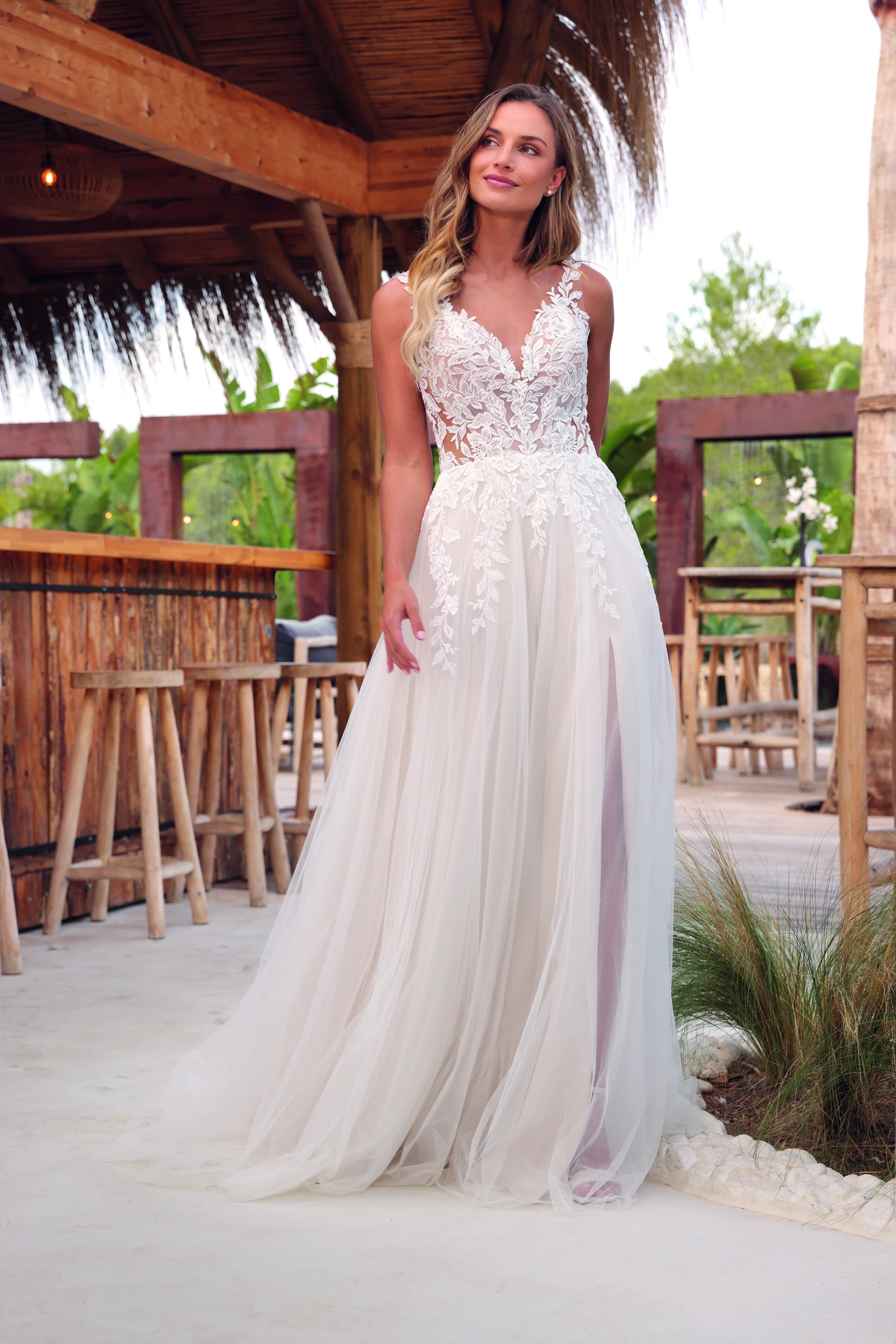 Azuree Bridal Brautkleid: Anita-front-AzureeBridal-01938