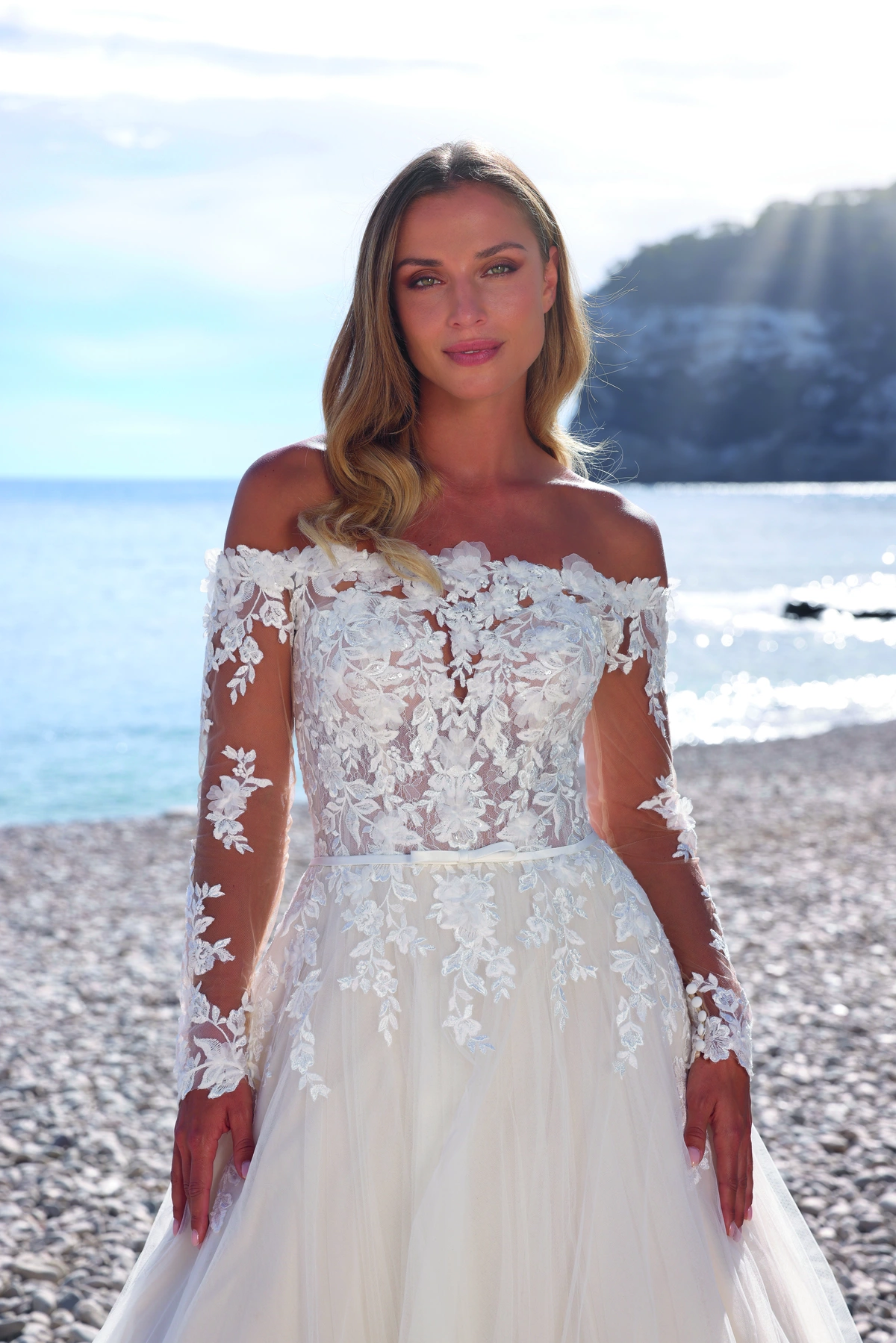 Azuree Bridal Brautkleid: Anja-close-AzureeBridal-10616