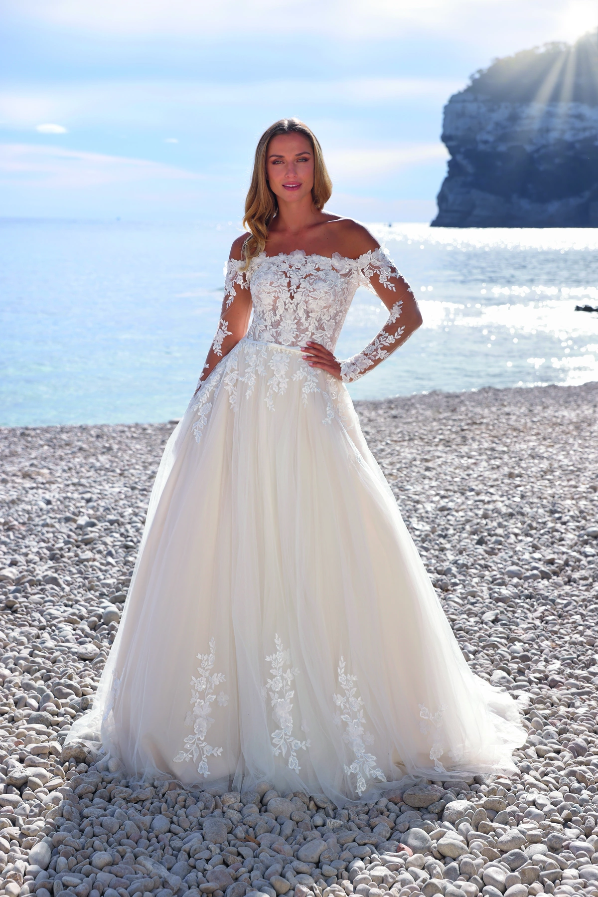 Azuree Bridal Brautkleid: Anja-front-AzureeBridal-10550