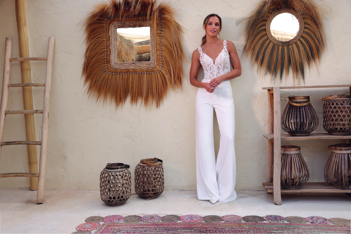 Azuree Bridal Brautkleid: Annelou-front-4-AzureeBridal-02826