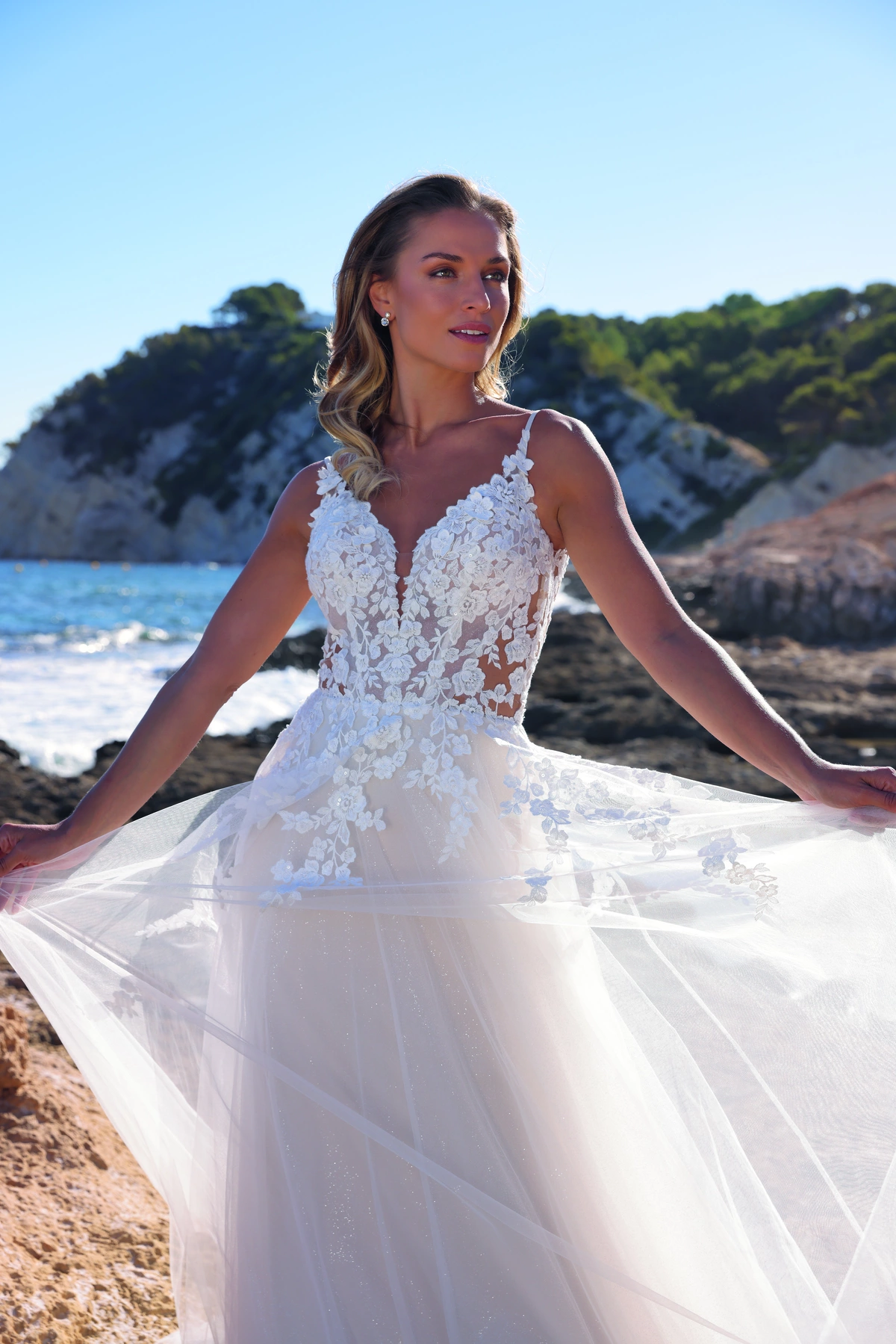 Azuree Bridal Brautkleid: Anthonia-close-AzureeBridal-08107