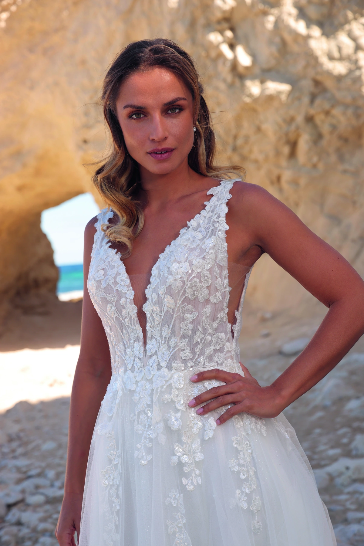 Azuree Bridal Brautkleid: Ariam-close-AzureeBridal-06921