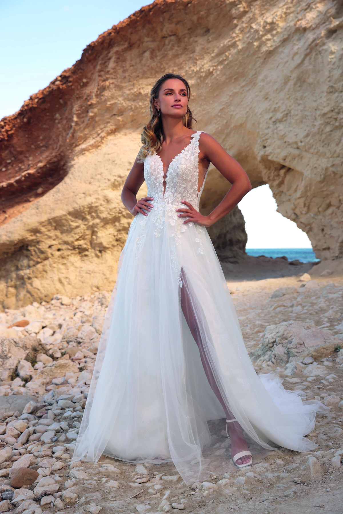 Azuree Bridal Brautkleid: Ariam-front-AzureeBridal-06791