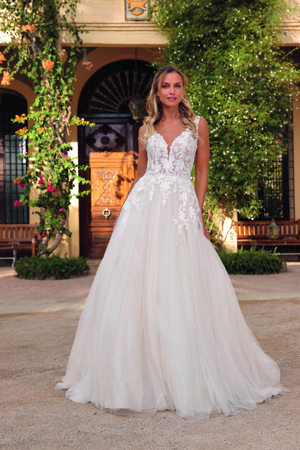 Azuree Bridal Brautkleid: Arnolda-front-AzureeBridal-05381