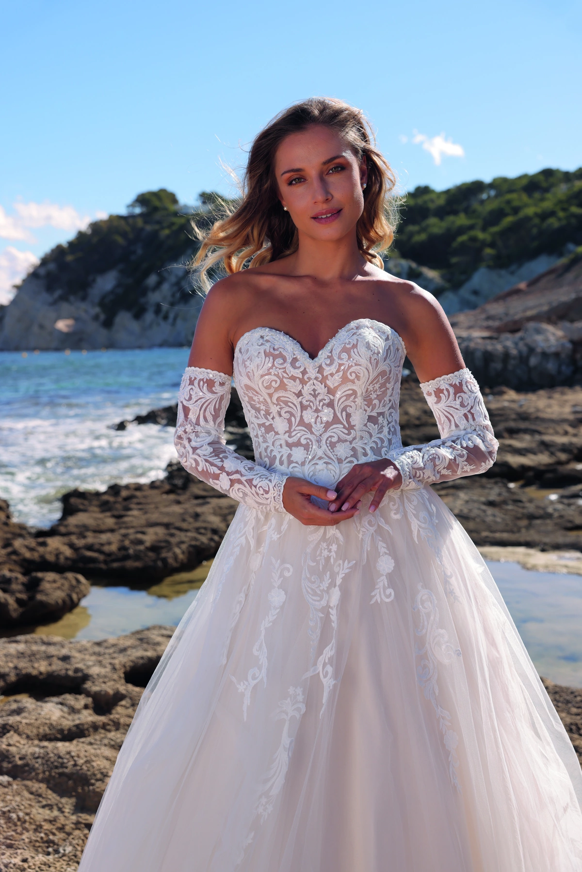 Azuree Bridal Brautkleid: Ashley-close-AzureeBridal-06051