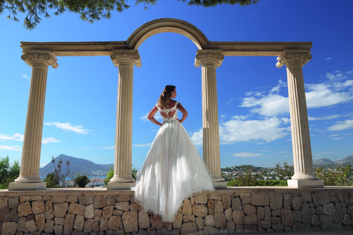 Azuree Bridal Brautkleid: Aspen-back-AzureeBridal-03352