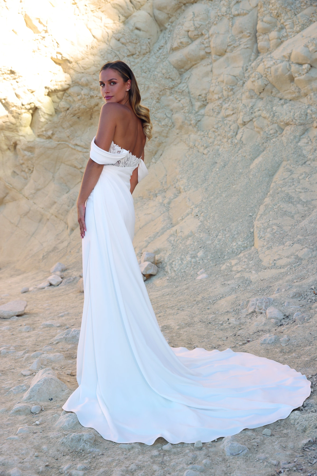 Azuree Bridal Brautkleid: Aurelie-back-AzureeBridal-09763