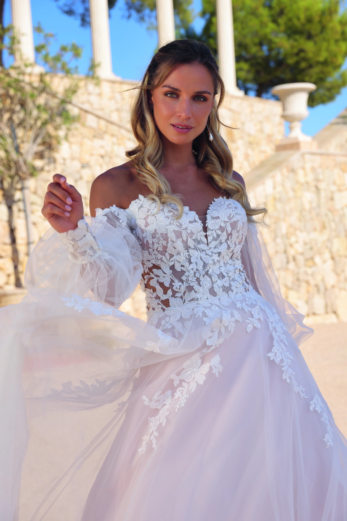 Azuree Bridal Brautkleid: Aziza-close-2-AzureeBridal-05157