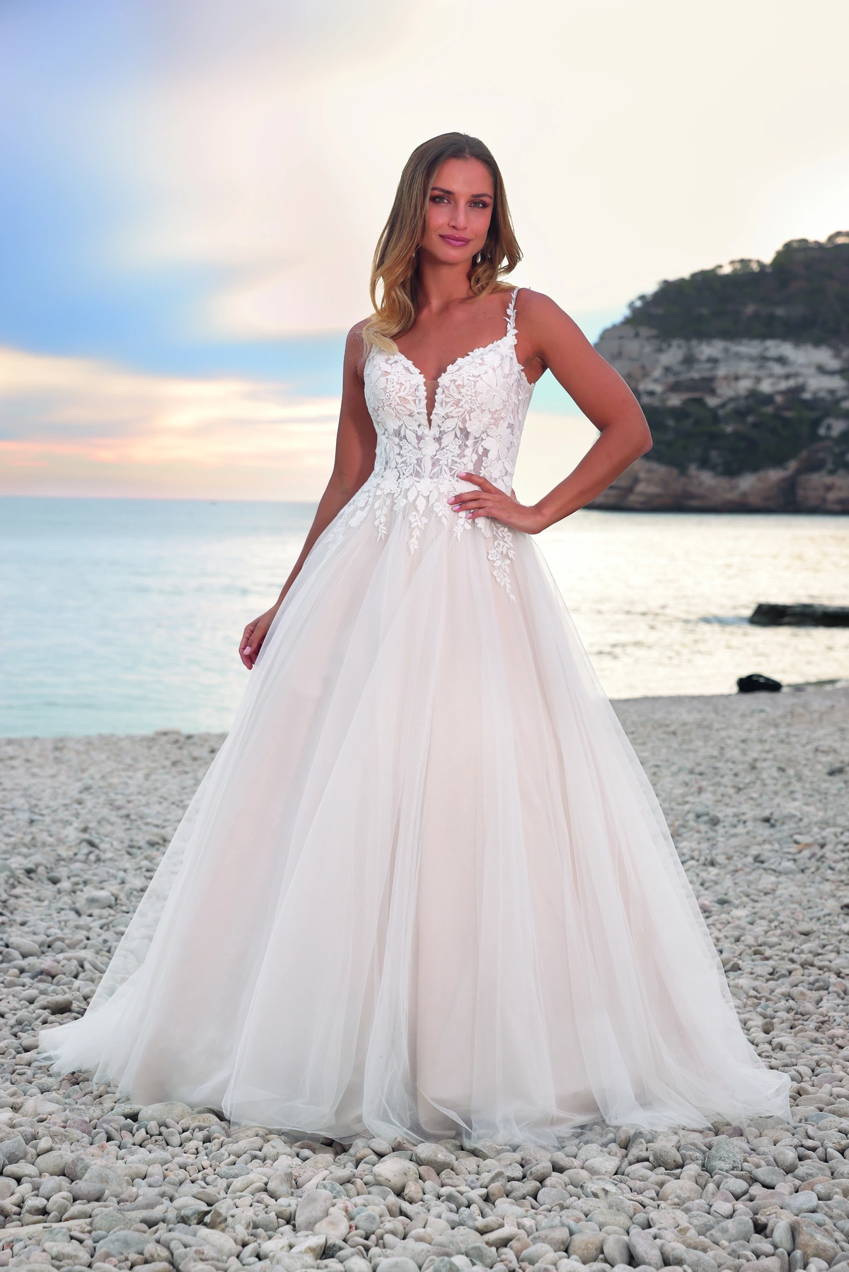 Azuree Bridal Brautkleid: Bahar-front-AzureeBridal-10234