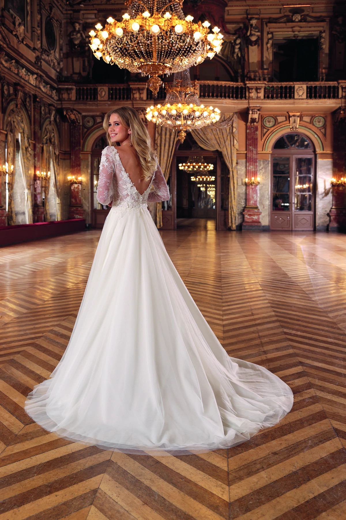 Azuree Bridal Brautkleid: Bernou-back-AzureeBridal-00336