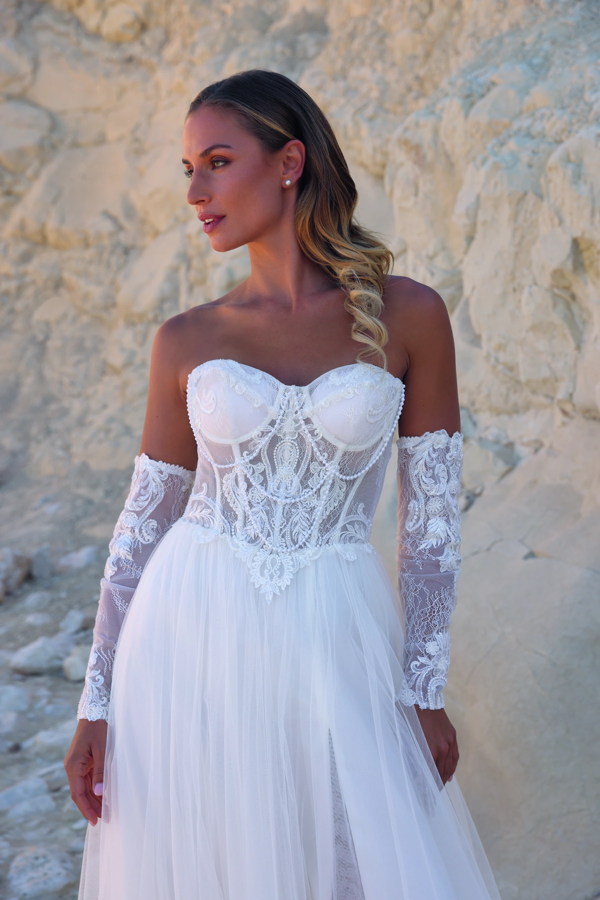 Azuree Bridal Brautkleid: Billy-close-AzureeBridal-09402