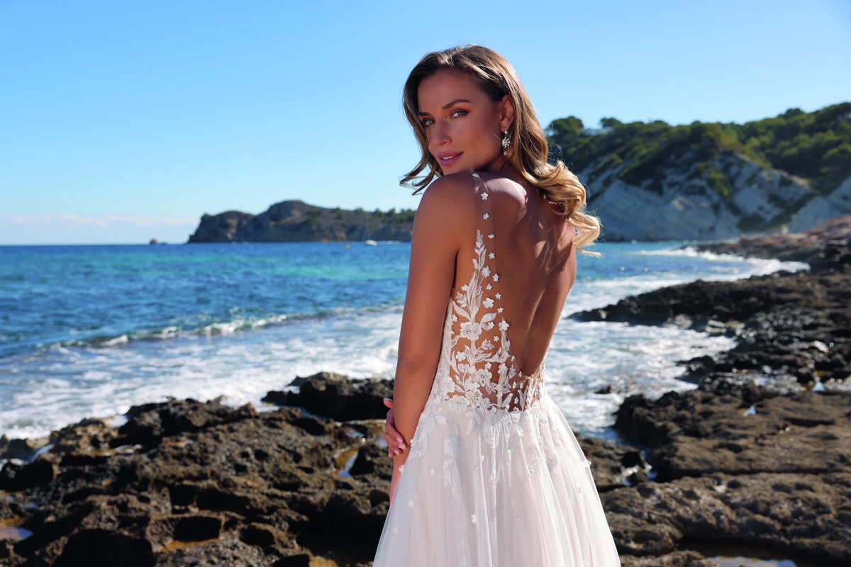 Azuree Bridal Brautkleid: Brenda-back-AzureeBridal-08402