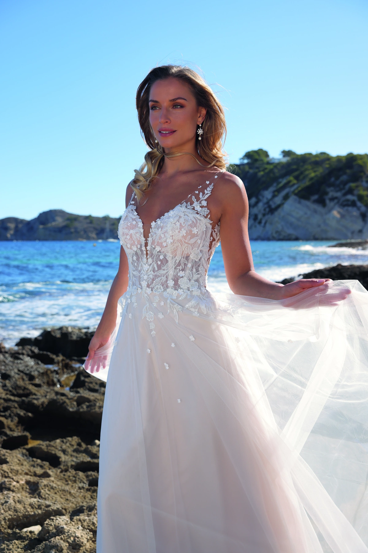 Azuree Bridal Brautkleid: Brenda-close-2-AzureeBridal-08369