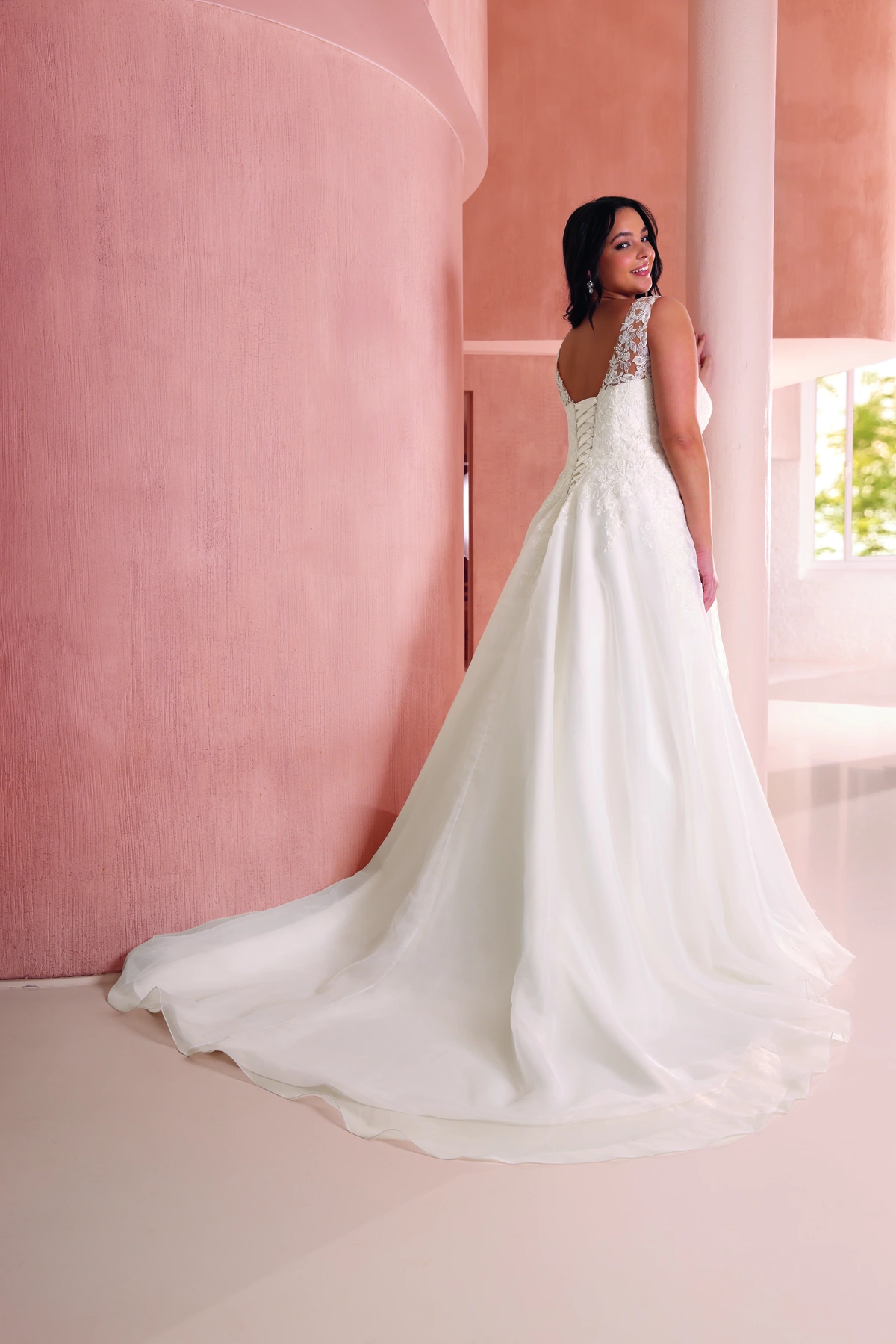 Azuree Bridal Brautkleid: Cassi-back-AzureeBridal-LS-0136