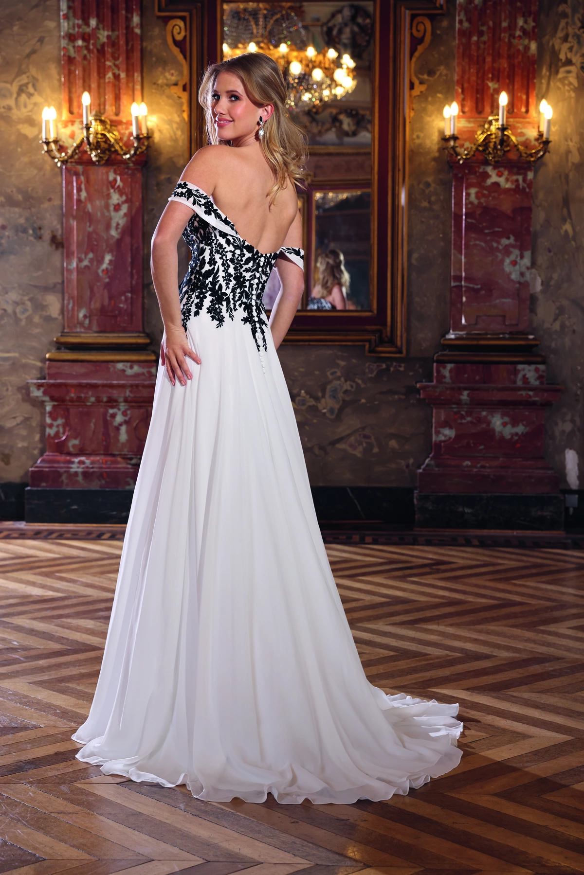 Azuree Bridal Brautkleid: Clover-back-AzureeBridal-01023