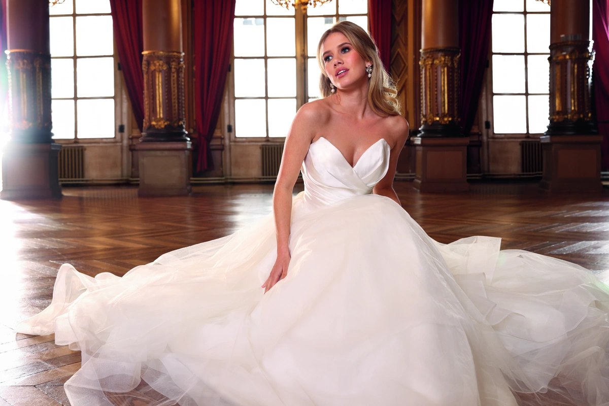 Azuree Bridal Brautkleid: Eliza-close-2-AzureeBridal-02673