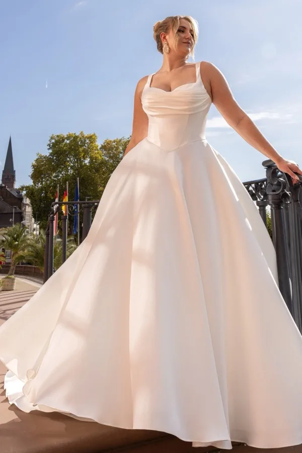 Brautkleid gro&szlig;e Gr&ouml;&szlig;en: Madonna-90805_12A6009