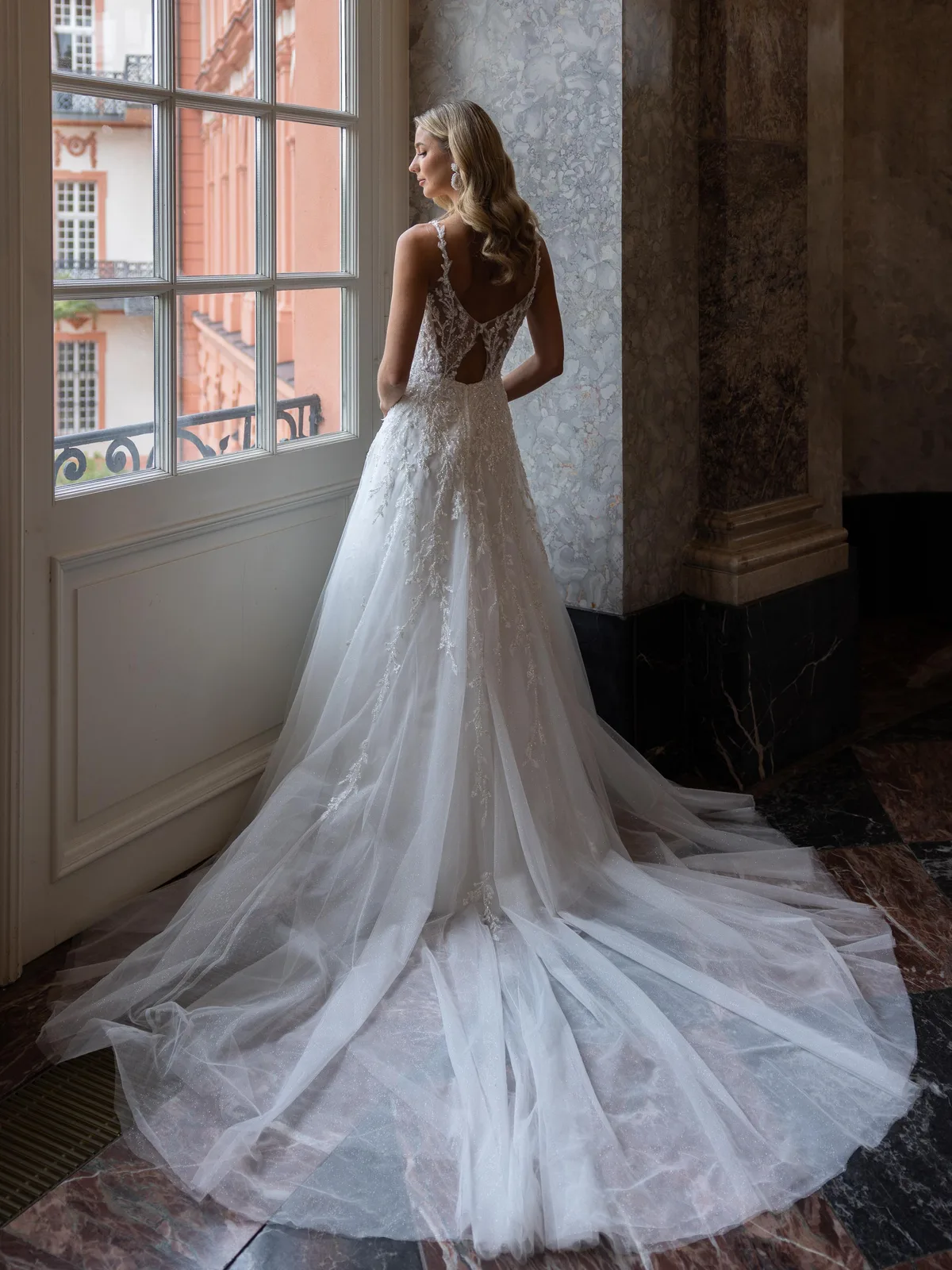 Diane Legrand De Luxe Brautkleid: De-Luxe-10006-12A2905-Edit
