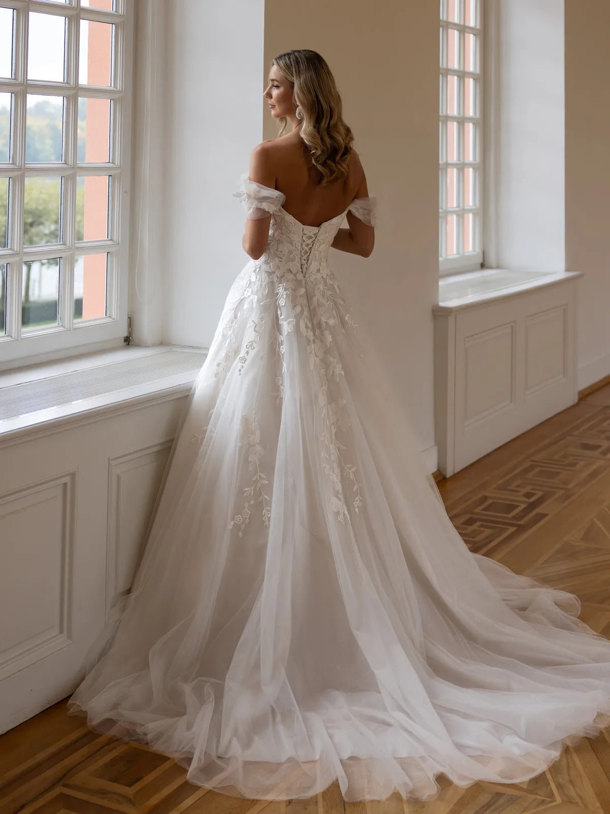 Diane Legrand De Luxe Brautkleid: De-Luxe-10007-DELUXE-18