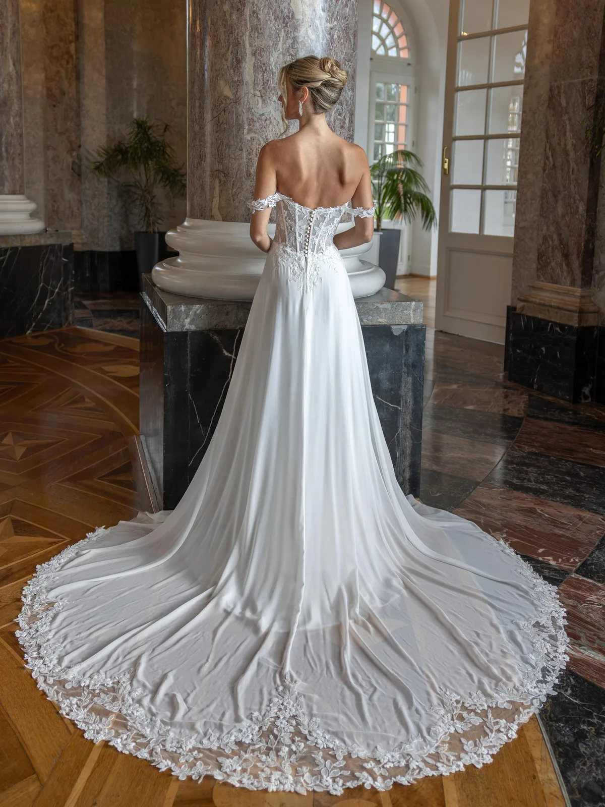 Diane Legrand De Luxe Brautkleid: De-Luxe-10013-12A6498-Edit