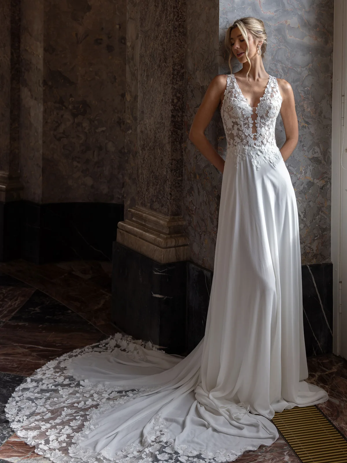 Diane Legrand De Luxe Brautkleid: De-Luxe-10016-12A8027-Edit