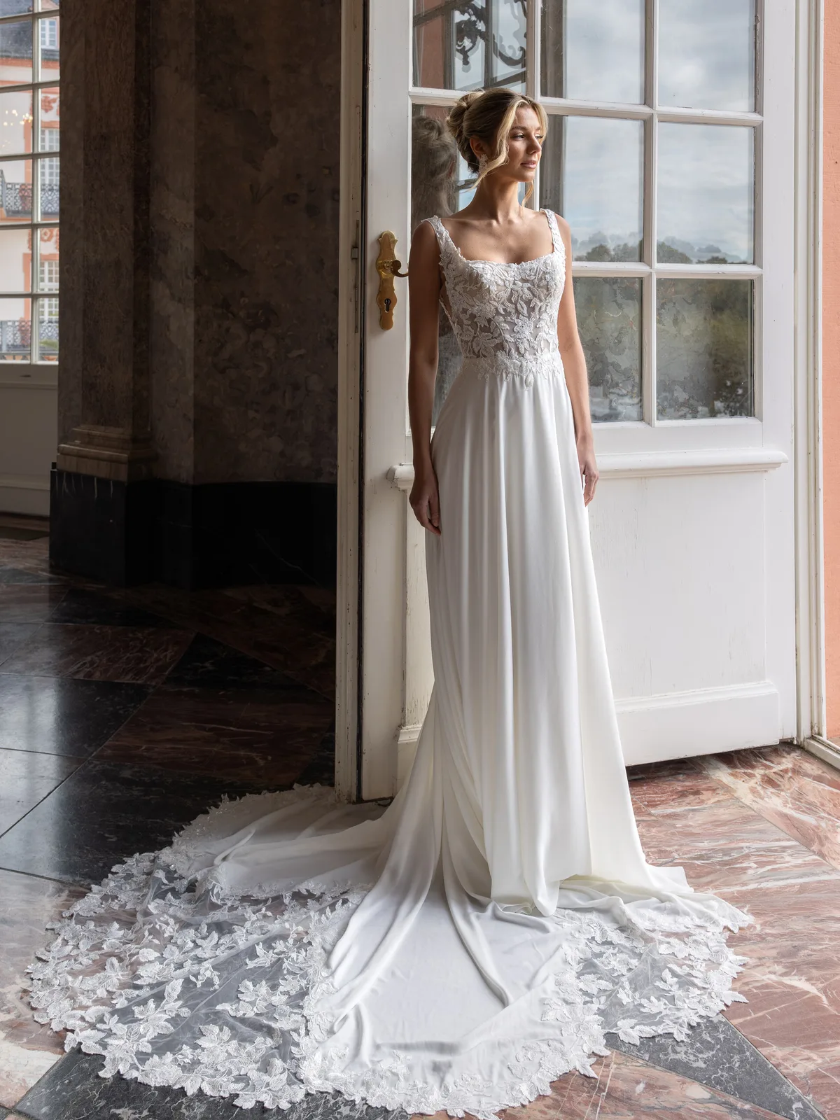 Diane Legrand De Luxe Brautkleid: De-Luxe-10018-12A7140-Edit