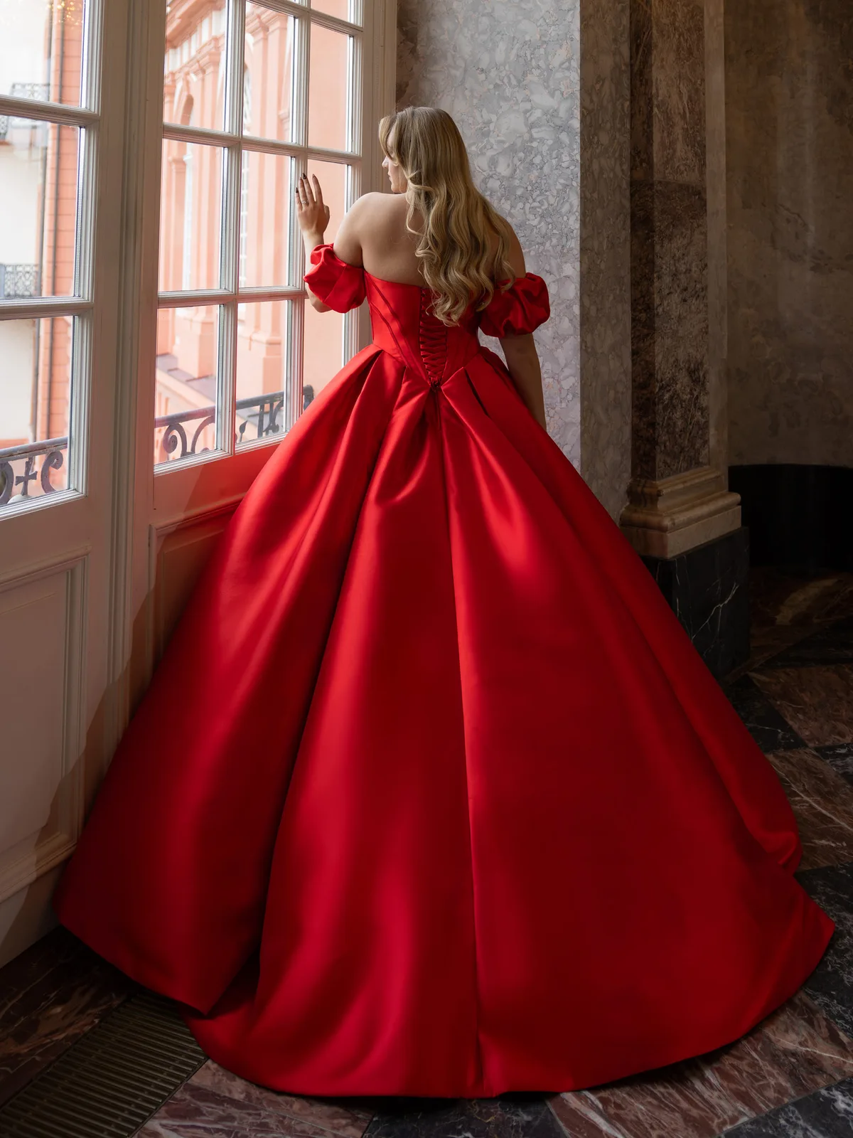 Diane Legrand De Luxe Brautkleid: De-Luxe-10019-Mikado-DELUXE-05