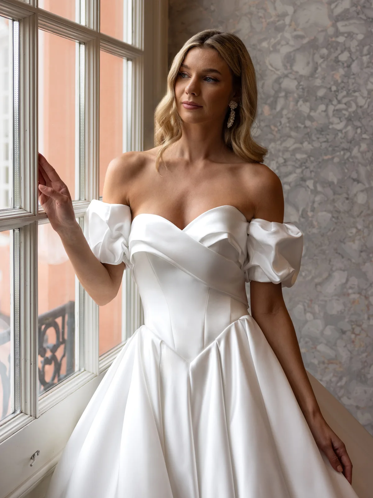 Diane Legrand De Luxe Brautkleid: De-Luxe-10019-Satin-DELUXE-01