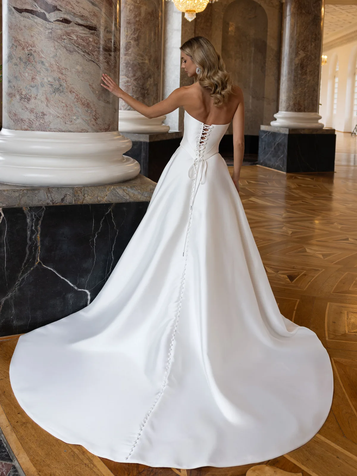 Diane Legrand De Luxe Brautkleid: De-Luxe-10020-DELUXE-44