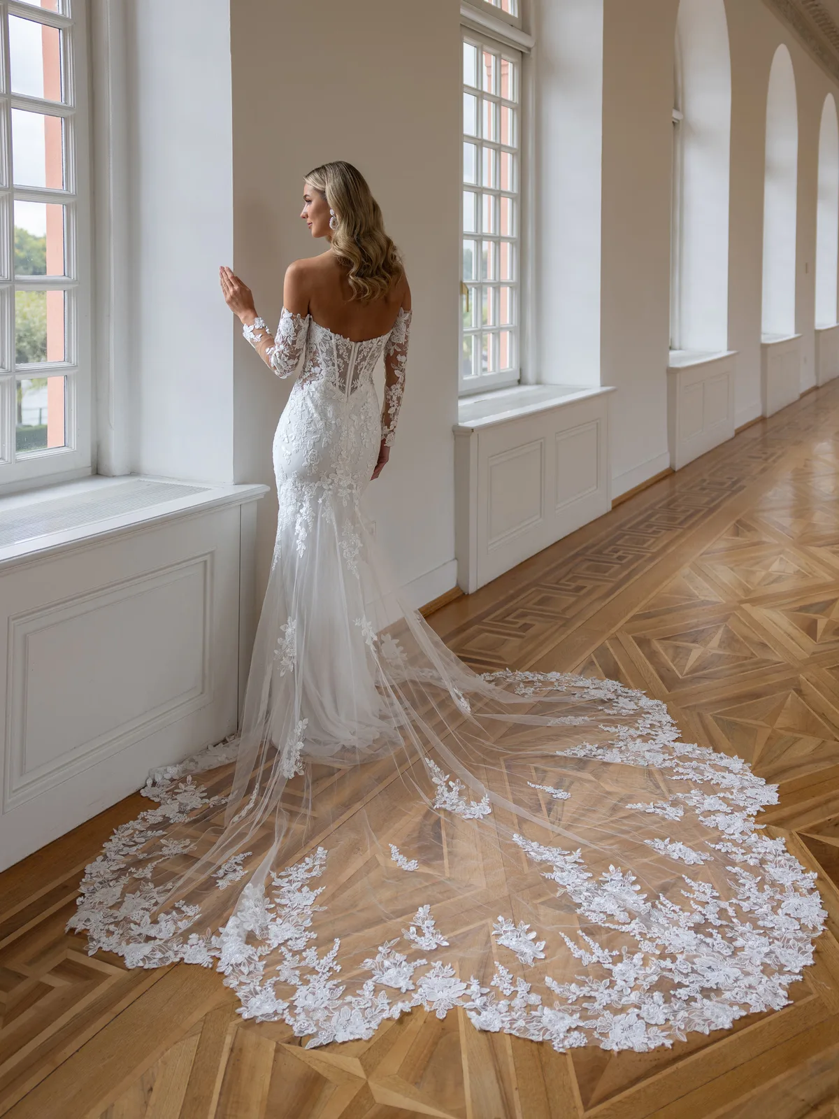 Diane Legrand De Luxe Brautkleid: De-Luxe-10023-12A2608-Edit