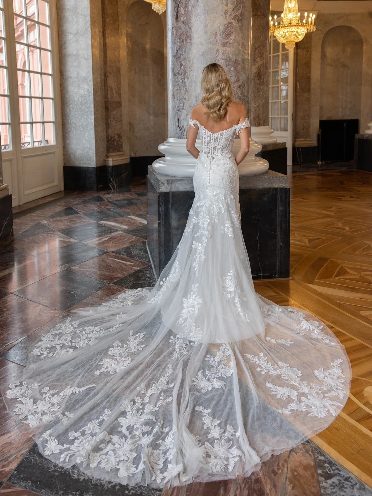 Diane Legrand De Luxe Brautkleid: De-Luxe-10026-12A1928-Edit