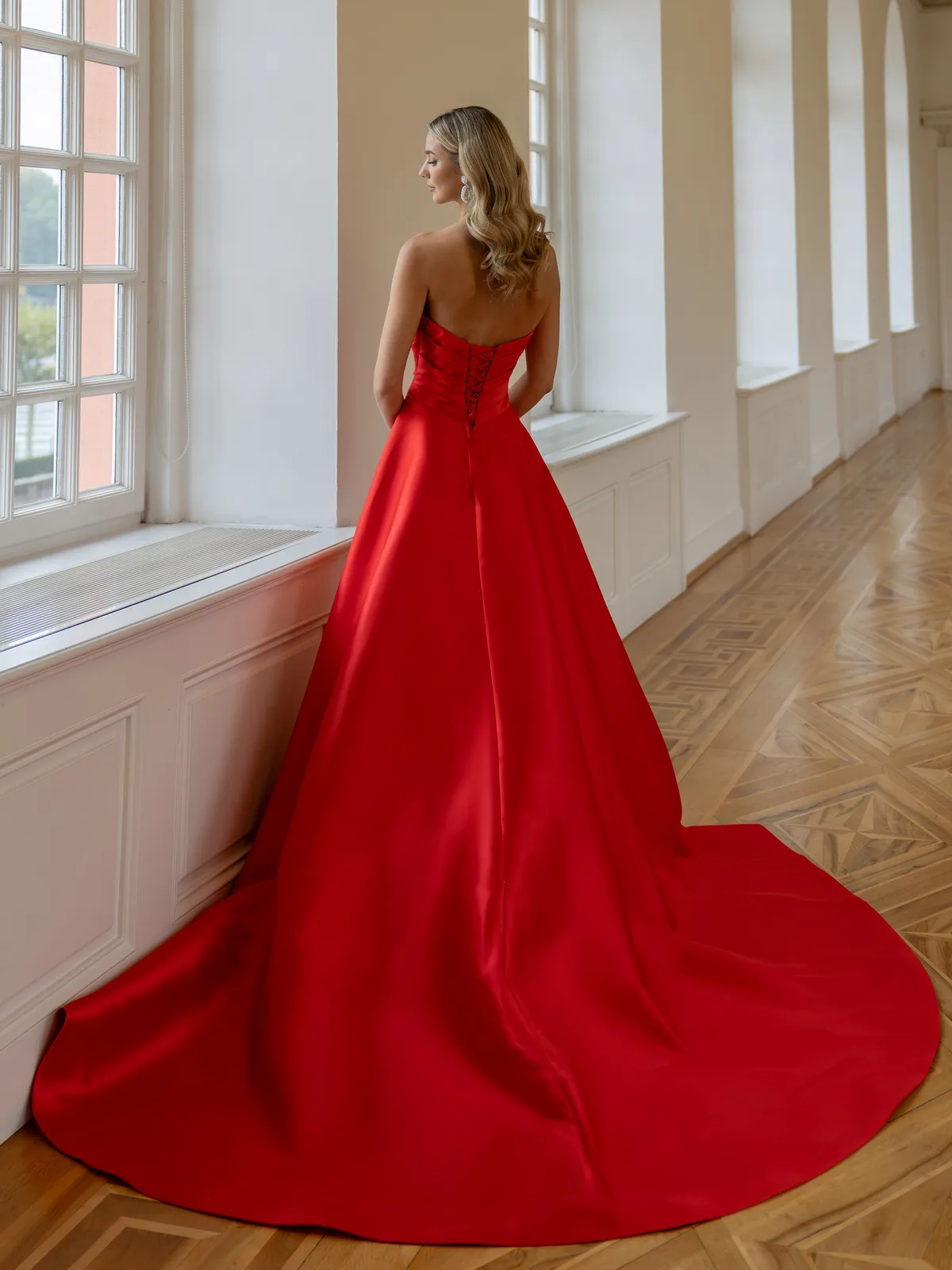 Diane Legrand De Luxe Brautkleid: De-Luxe-10037-Mikado-12A0657-Edit