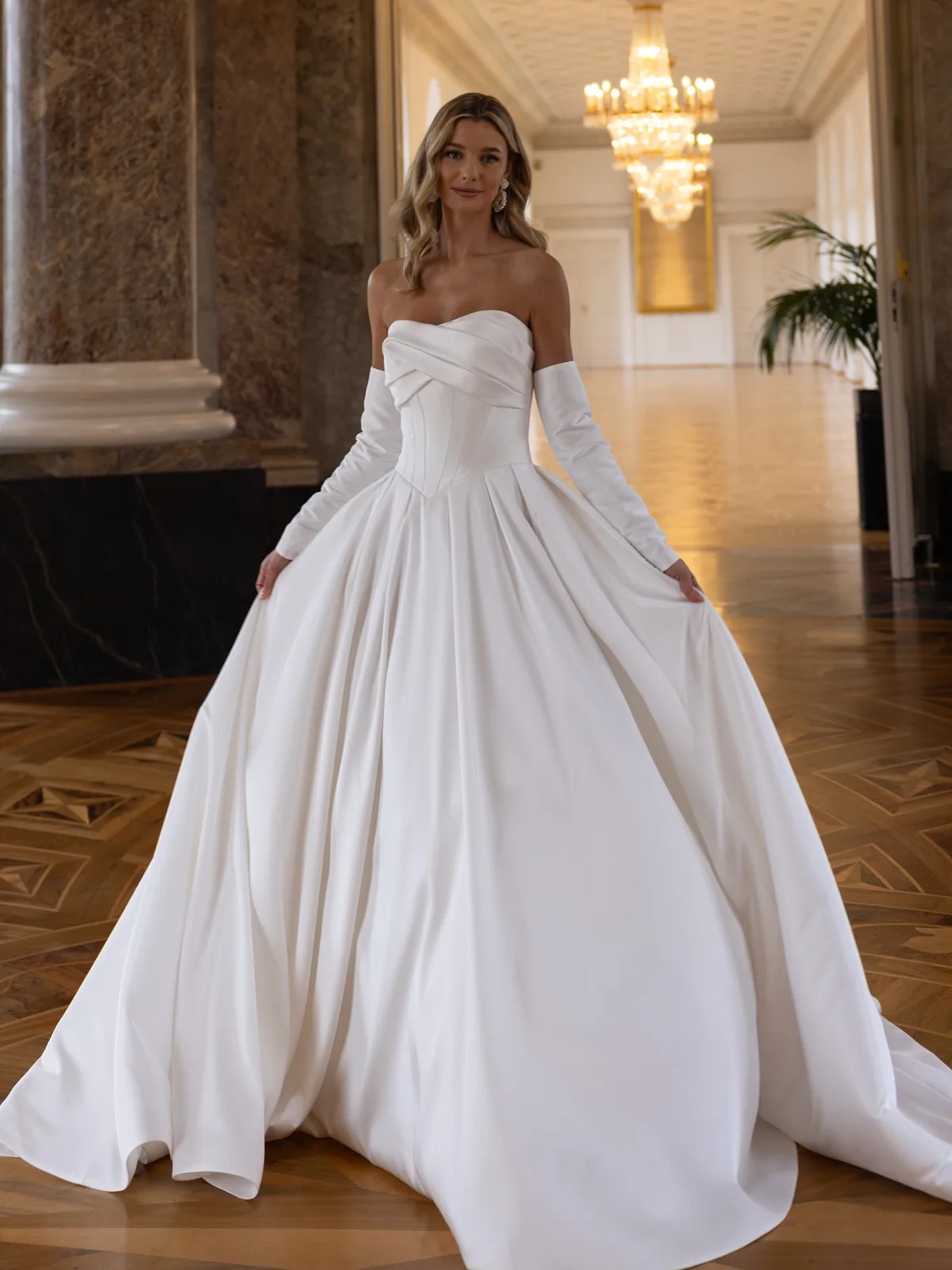 Diane Legrand De Luxe Brautkleid: De-Luxe-10038-Mikado-DELUXE-46